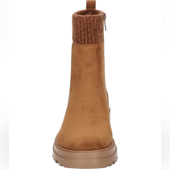 Bella Vita Women's Gable Block Heel Booties - Picture 7 of 12